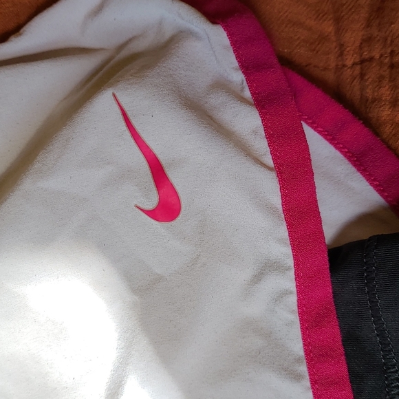 Nike dri-fit shorts size medium - Picture 2 of 9